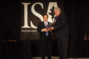 詹志勇教授在美國威斯康辛州密爾瓦基市獲頒發2014年度L.C. Chadwick Award for Arboricultural Research,頒獎嘉賓是「國際樹木學會」前會長 (2007-2009) Lauren Lanphear。